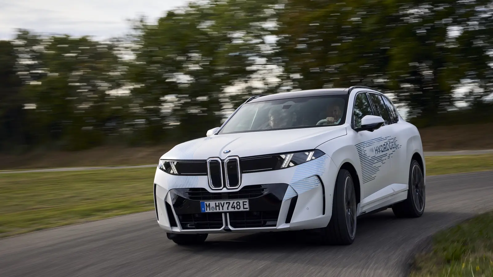 BMW iX5 Hydrogen jõuab laborist päris teedele testima