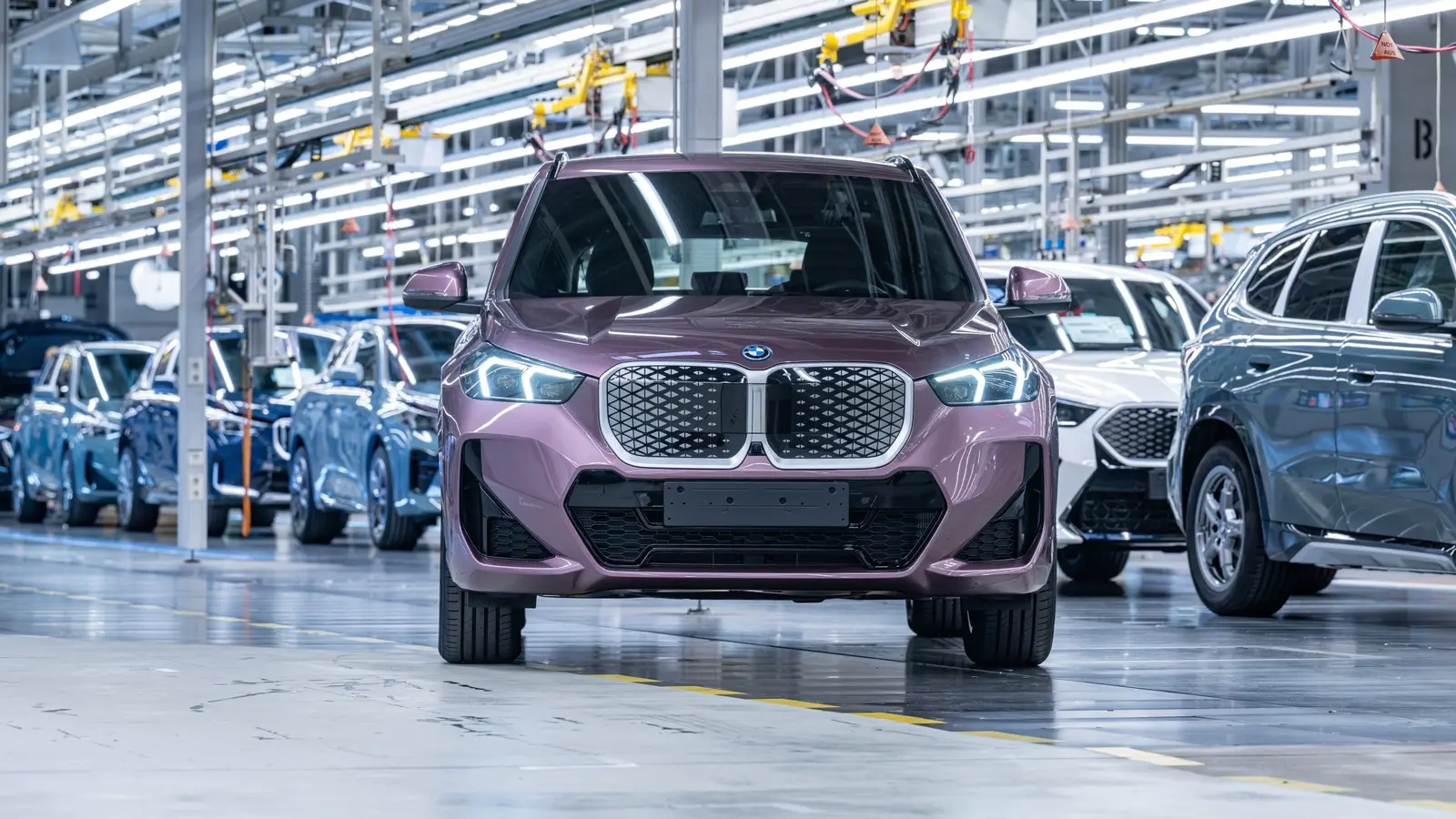 BMW kärbib tehisintellekti toel juhtkonda 20 protsenti