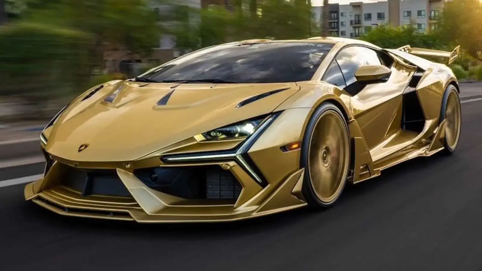 Kuldne Lamborghini Revuelto süsinikpaketiga müügil
