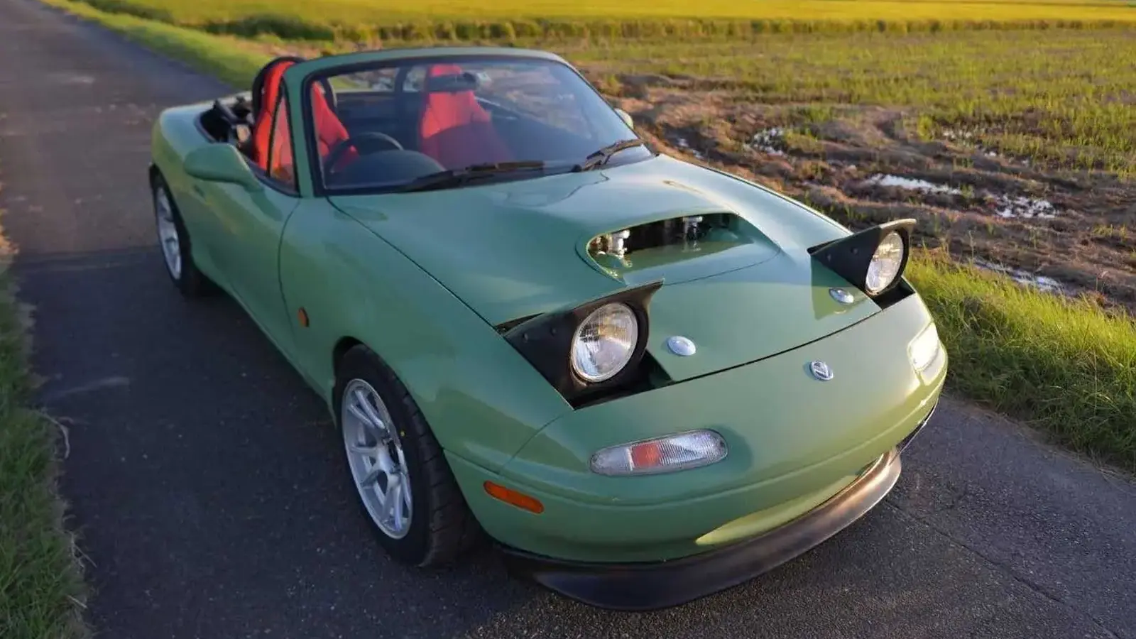 Ferrari V8-ga Mazda MX-5: Jaapani erakordne ümberehitus