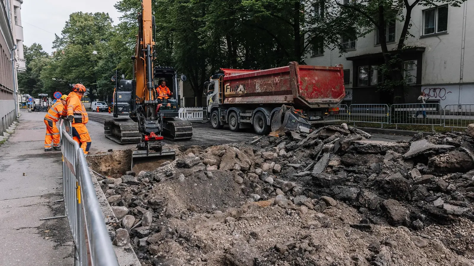 Tallinna teetööd venivad, ummikud kestavad oodatust kauem