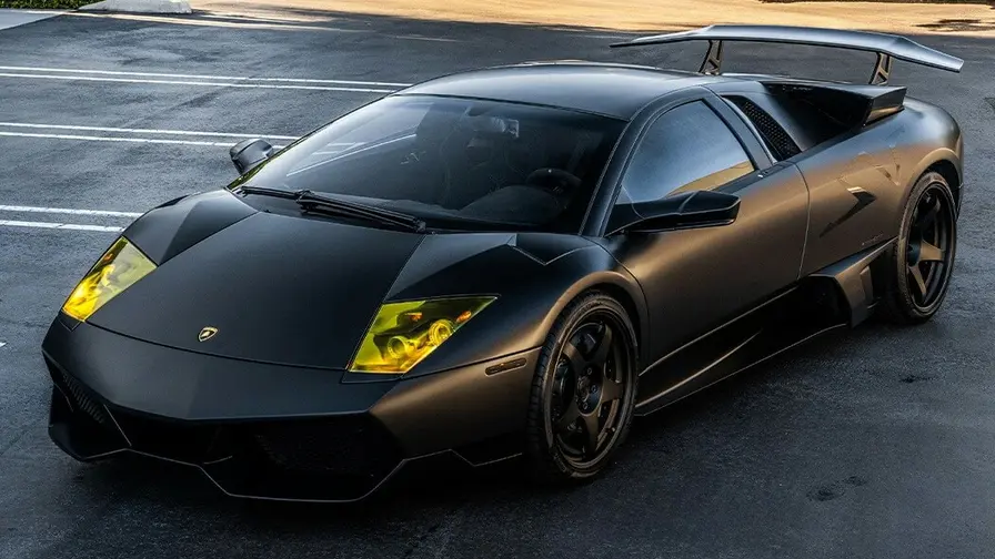 Must Lamborghini Murciélago SV saab Gothamliku välimuse