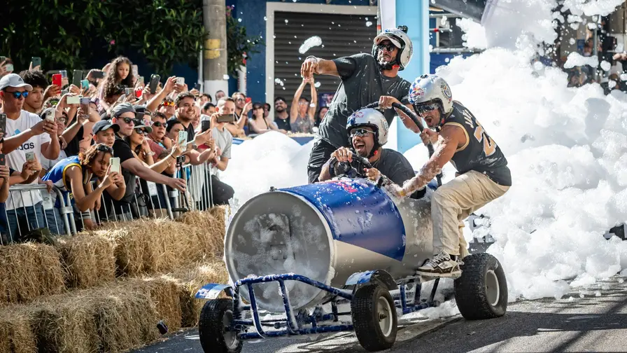 Red Bull Soapbox Race toob Lauluväljakule lennu ja raputuse