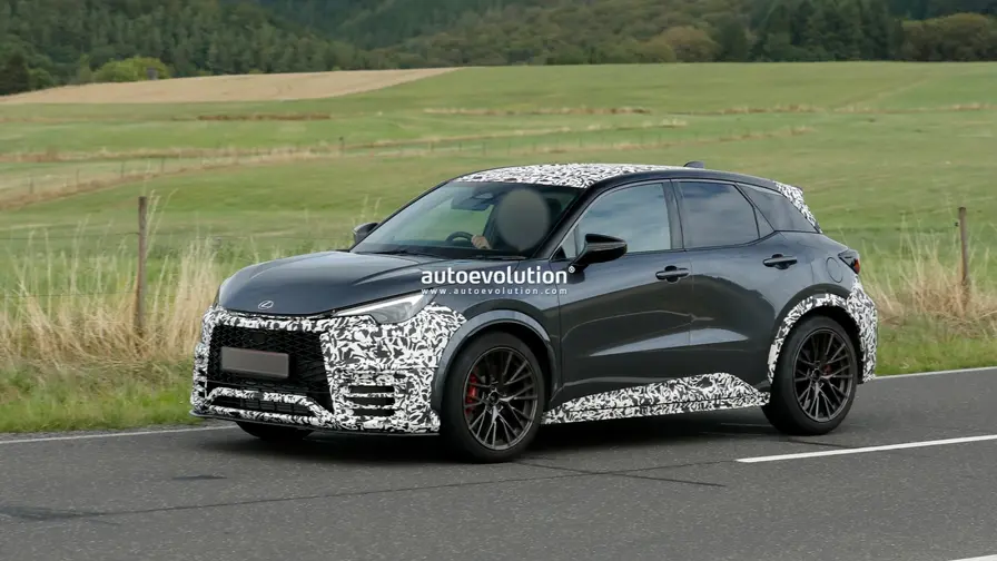 2027 Lexus LBX Morizo RR saab kergema süsinikkiust katuse