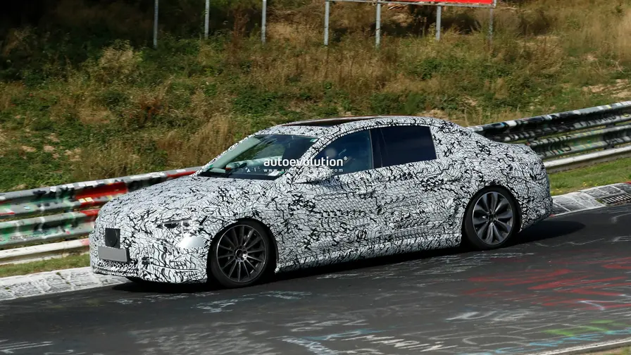 Mercedes E-klassi elektriauto testib Nürburgringil
