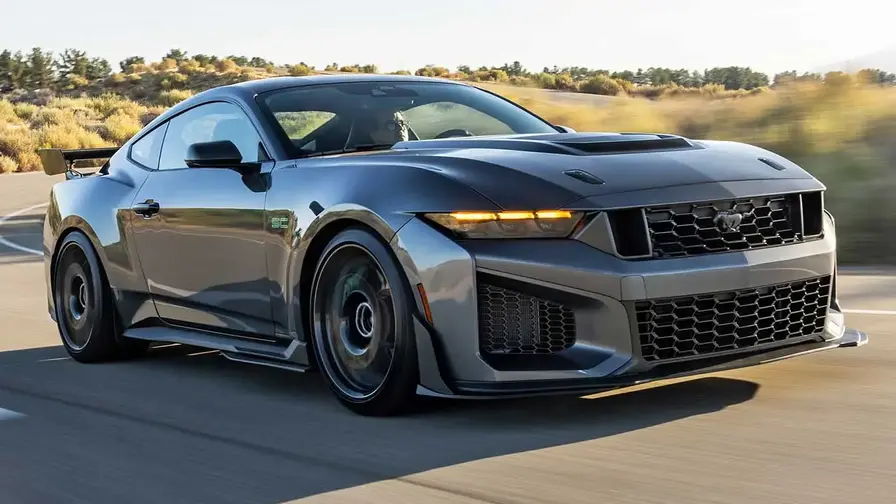 Mustang Dark Horse SC edestab GT500 kiirenduses
